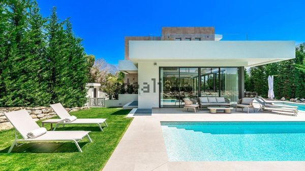 4-bedroom freehold villa in Marbella — photo 3 of 5