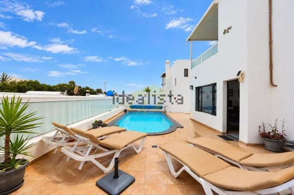 Detached house in Puerto del Carmen, Tias — image 5