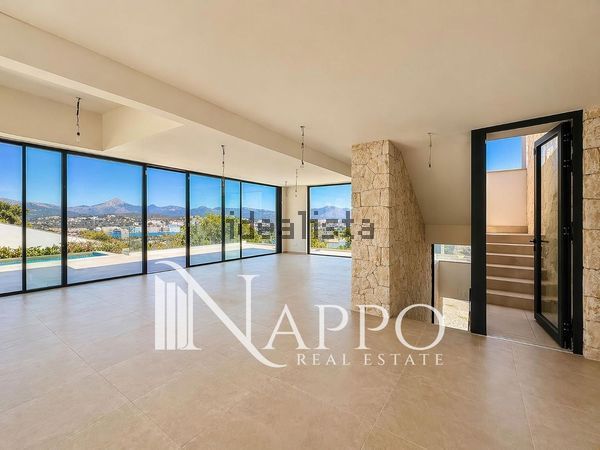 4-bedroom freehold villa in Calvià — photo 1 of 5