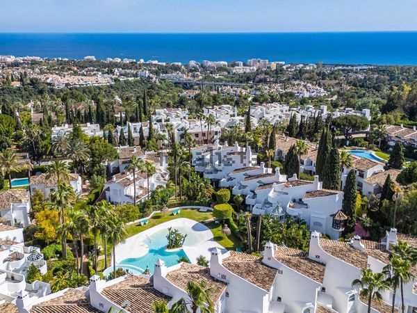 3-bedroom freehold villa in Marbella — photo 1 of 5