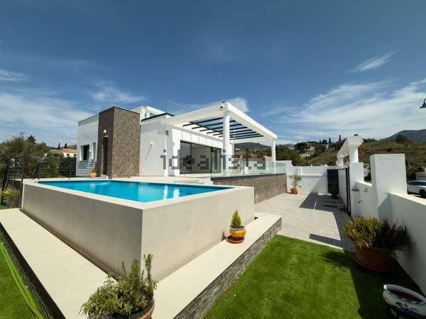 4-bedroom freehold villa in Mijas — photo 1 of 5