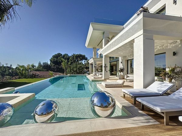 7-bedroom freehold villa in Marbella — photo 2 of 5