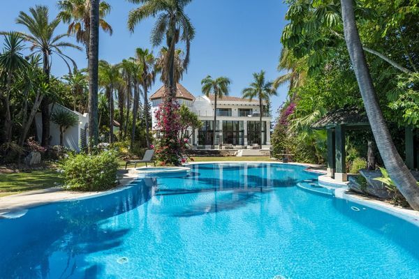10-bedroom freehold villa in Marbella — photo 1 of 5