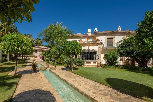 7-bedroom freehold villa in Marbella — photo 1 of 5