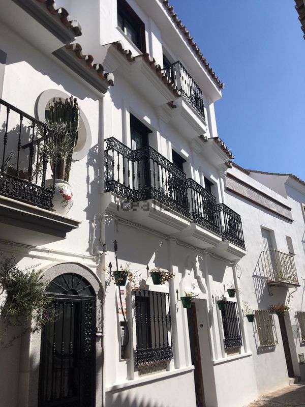4-bedroom freehold villa in Estepona — photo 2 of 5