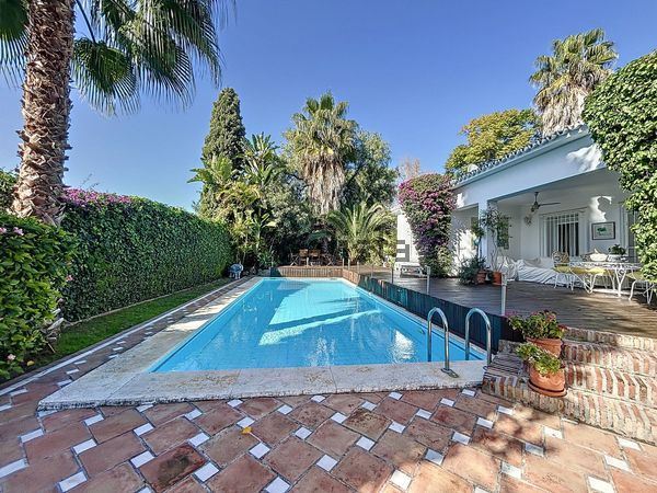 3-bedroom freehold villa in Marbella — photo 1 of 5
