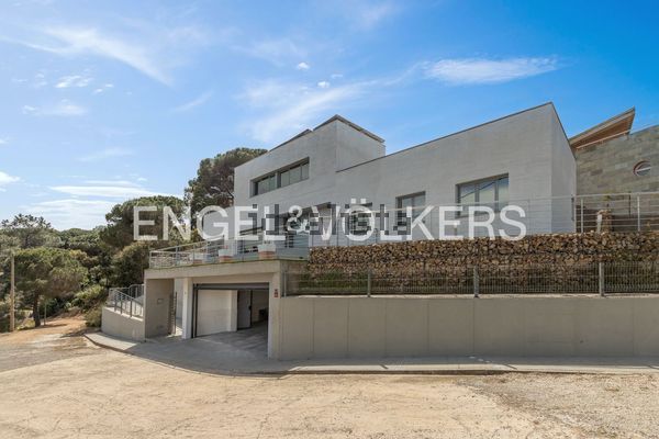 4-bedroom freehold villa in Lloret de Mar — photo 2 of 5