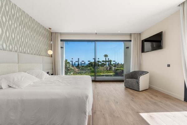 Detached house in Avenida Buchinger, Sierra Blanca, Marbella — image 5