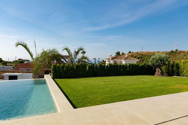 4-bedroom freehold villa in Mijas — photo 1 of 5