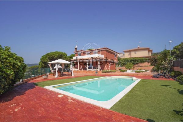 6-bedroom freehold villa in Lloret de Mar — photo 1 of 5