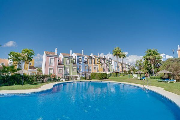 3-bedroom freehold villa in Casares — photo 2 of 5