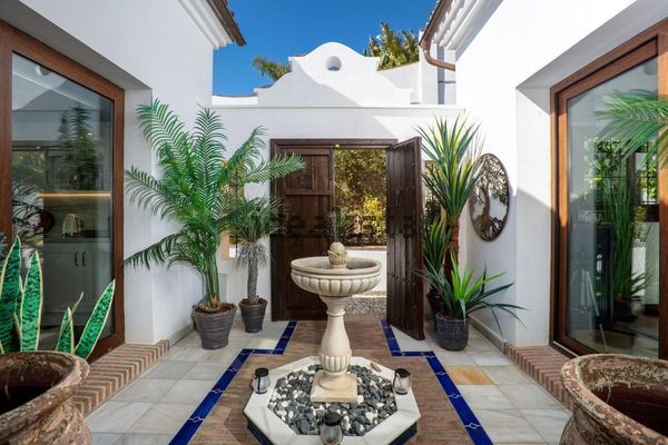 4-bedroom freehold villa in Benahavís — photo 5 of 5