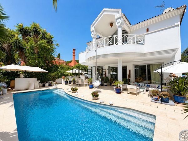 4-bedroom freehold villa in Estepona — photo 4 of 5
