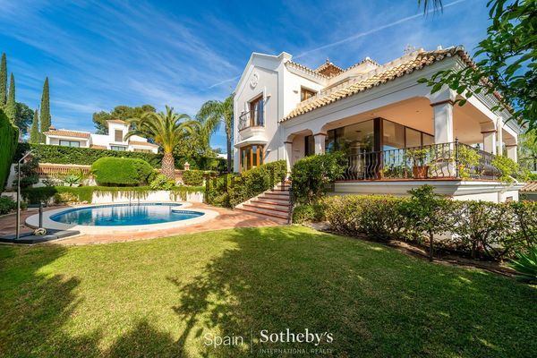 4-bedroom freehold villa in Estepona — photo 3 of 5