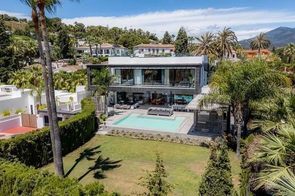 4-bedroom freehold villa in Marbella — photo 1 of 5