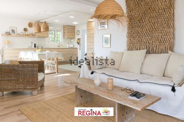 4-bedroom freehold villa in L'Escala — photo 3 of 5