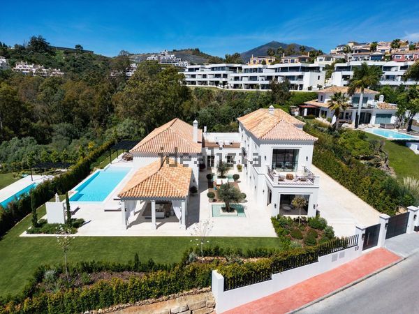 6-bedroom freehold villa in Marbella — photo 3 of 5