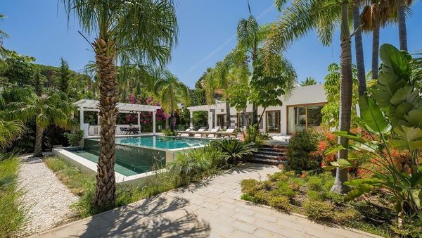4-bedroom freehold villa in Marbella — photo 1 of 5