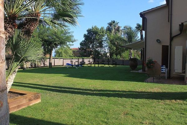 4-bedroom freehold villa in Blanes — photo 4 of 5