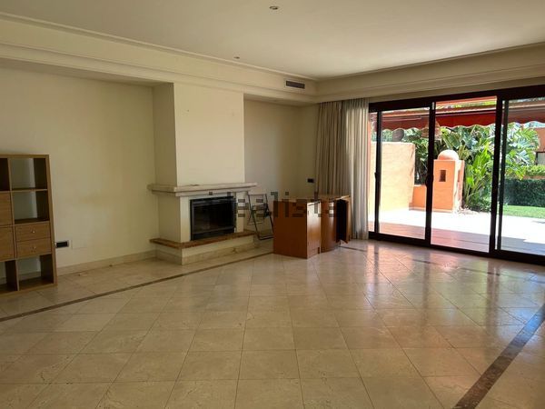 4-bedroom freehold villa in Marbella — photo 3 of 5