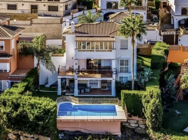 4-bedroom freehold villa in Mijas — photo 1 of 5