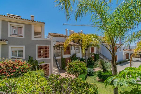 3-bedroom freehold villa in Estepona — photo 2 of 5