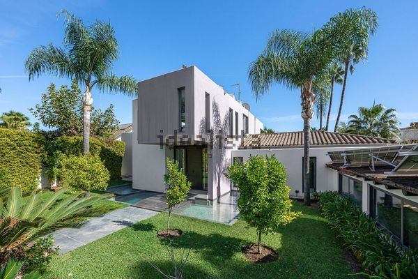 5-bedroom freehold villa in Estepona — photo 3 of 5