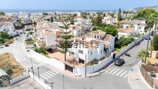 4-bedroom freehold villa in Nerja — photo 3 of 5
