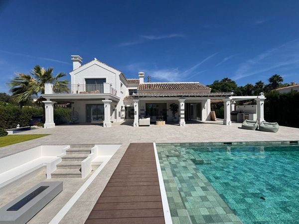 4-bedroom freehold villa in Marbella — photo 1 of 4