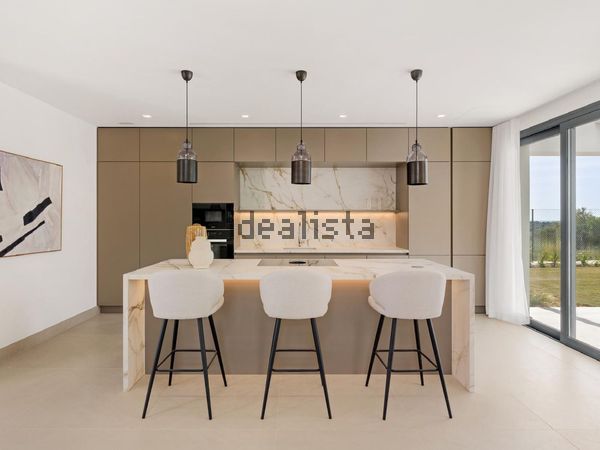 3-bedroom freehold villa in Estepona — photo 2 of 5