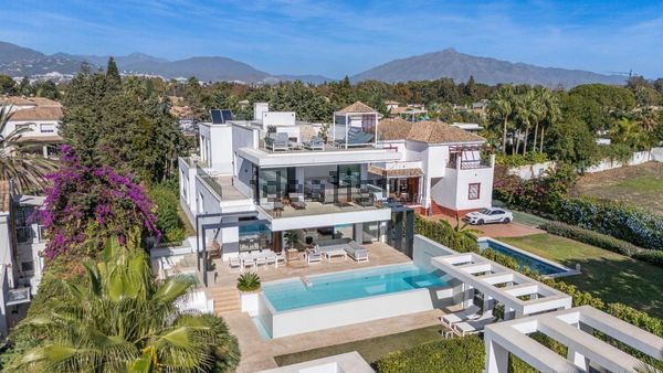 6-bedroom freehold villa in Estepona — photo 3 of 5