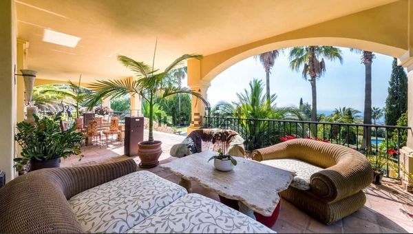 Detached house in Calle Vivaldi Nn, Sierra Blanca, Marbella — image 3