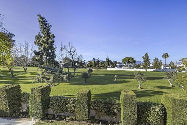 5-bedroom freehold villa in Marbella — photo 1 of 5