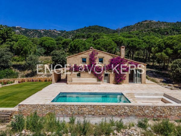 4-bedroom freehold villa in Castell-Platja d'Aro — photo 1 of 5
