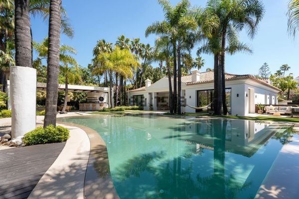 6-bedroom freehold villa in Marbella — photo 1 of 5