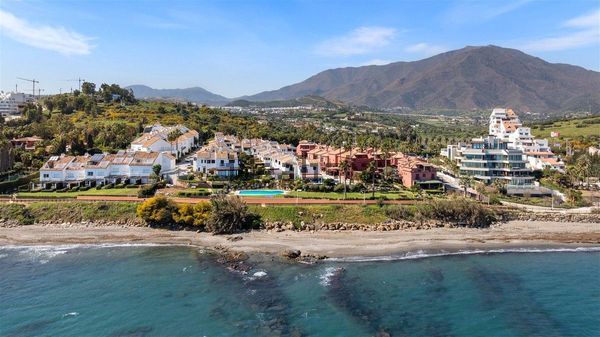 4-bedroom freehold villa in Estepona — photo 5 of 5