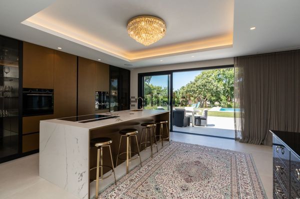 6-bedroom freehold villa in Marbella — photo 4 of 5