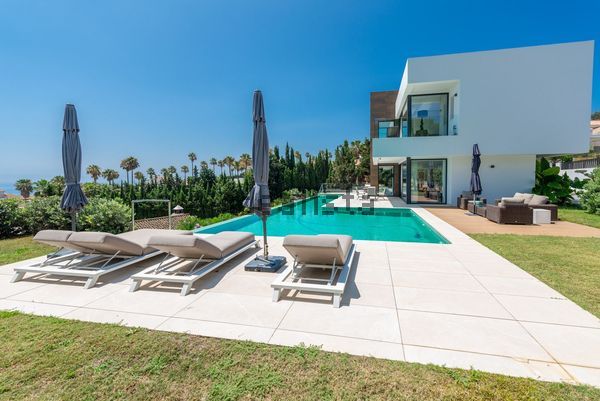 4-bedroom freehold villa in Manilva — photo 4 of 5