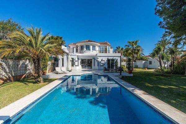 4-bedroom freehold villa in Marbella — photo 1 of 5