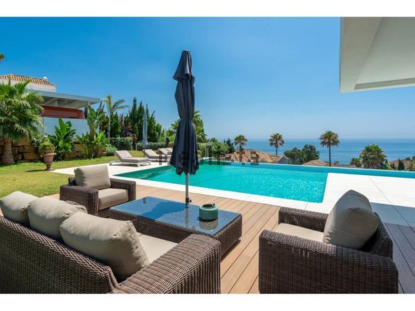 5-bedroom freehold villa in Manilva — photo 3 of 5