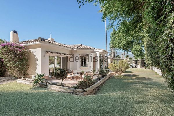 4-bedroom freehold villa in Estepona — photo 4 of 5