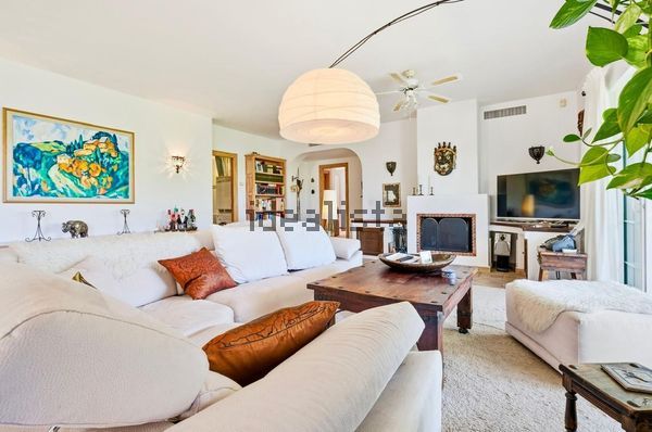 2-bedroom freehold villa in Benahavís — photo 3 of 5