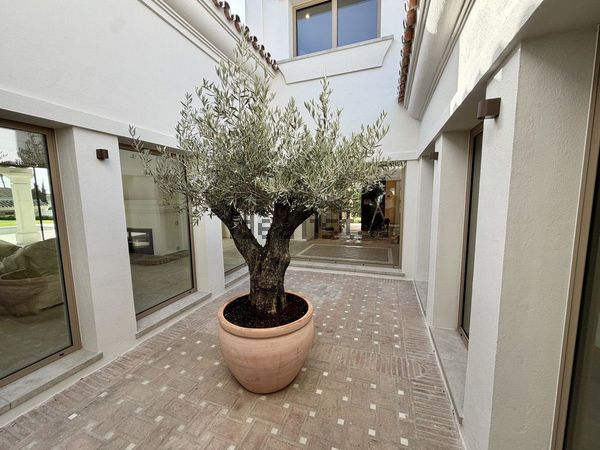 4-bedroom freehold villa in Marbella — photo 2 of 4