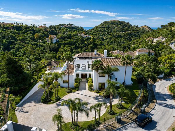 6-bedroom freehold villa in Benahavís — photo 1 of 5