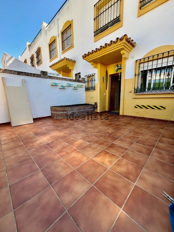 4-bedroom freehold villa in Marbella — photo 1 of 5