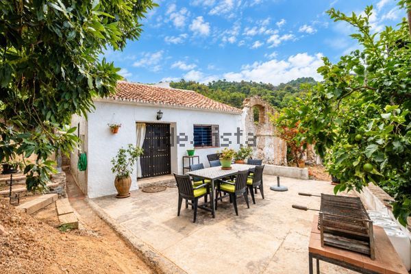 1-bedroom freehold villa in Nerja — photo 1 of 5
