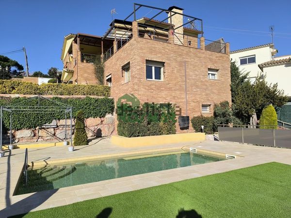 4-bedroom freehold villa in Lloret de Mar — photo 2 of 5