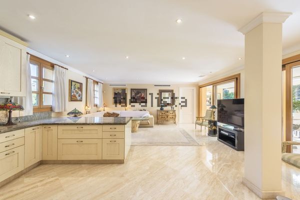 4-bedroom freehold villa in Marbella — photo 5 of 5
