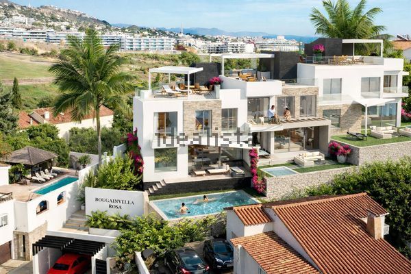 3-bedroom freehold villa in Fuengirola — photo 1 of 5