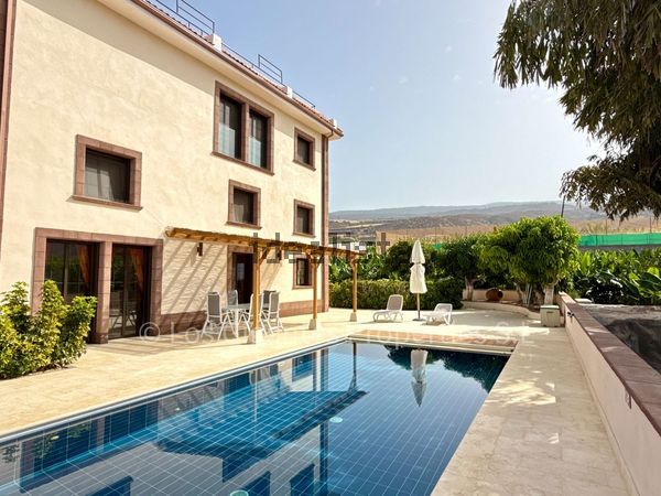 12-bedroom freehold villa in Guía de Isora — photo 3 of 5